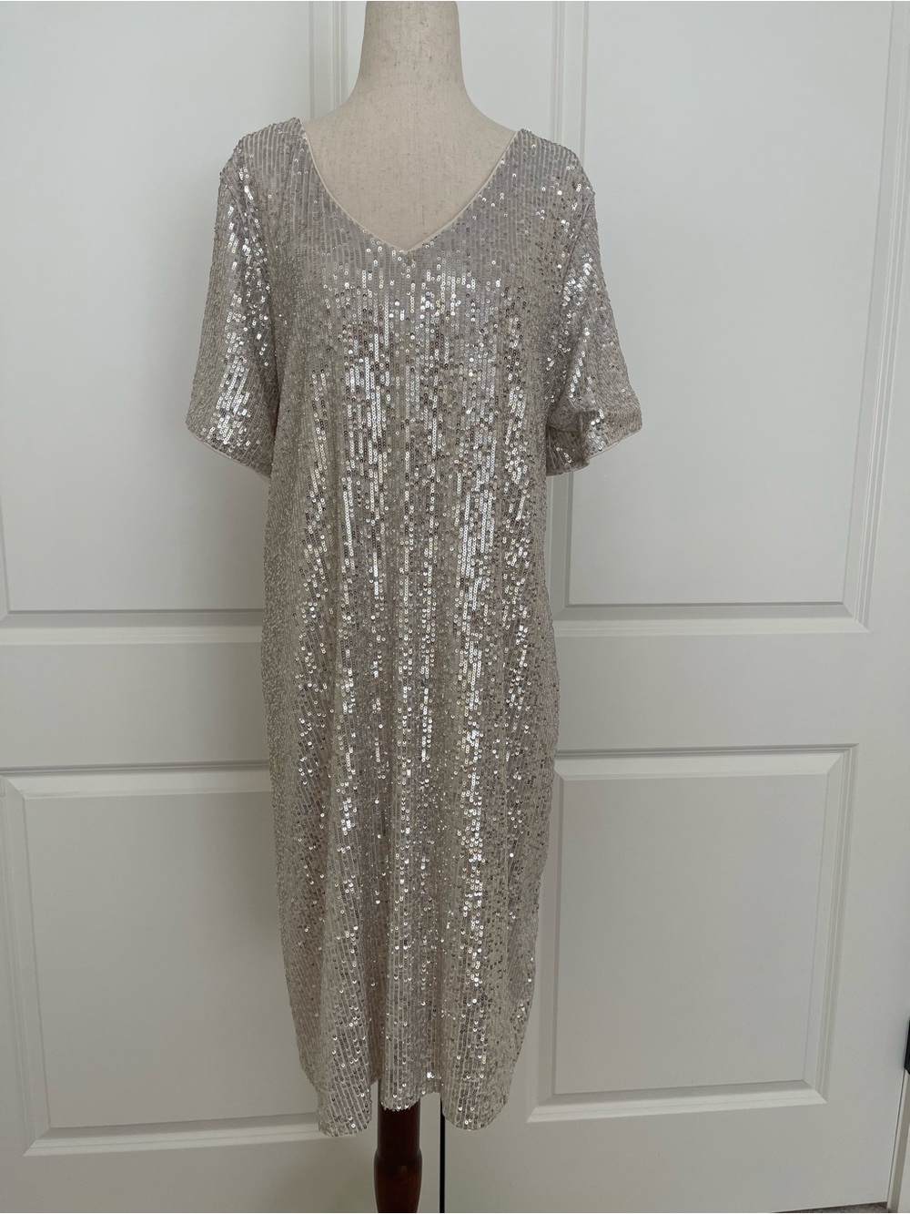 Vince Camuto Silver Sequin Short-Sleeve Dress - Picture 4 of 7
